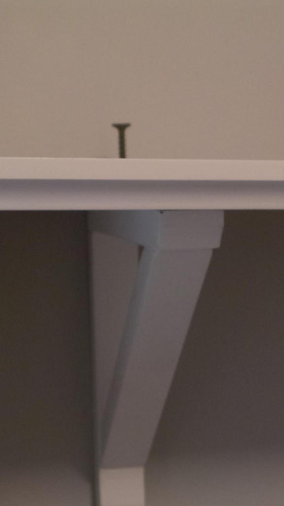 Put another support screw into the shelf going into the bracket