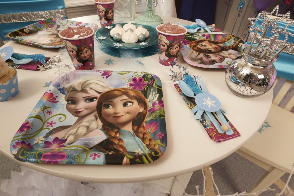 Frozen party supplies from Buy Costumes