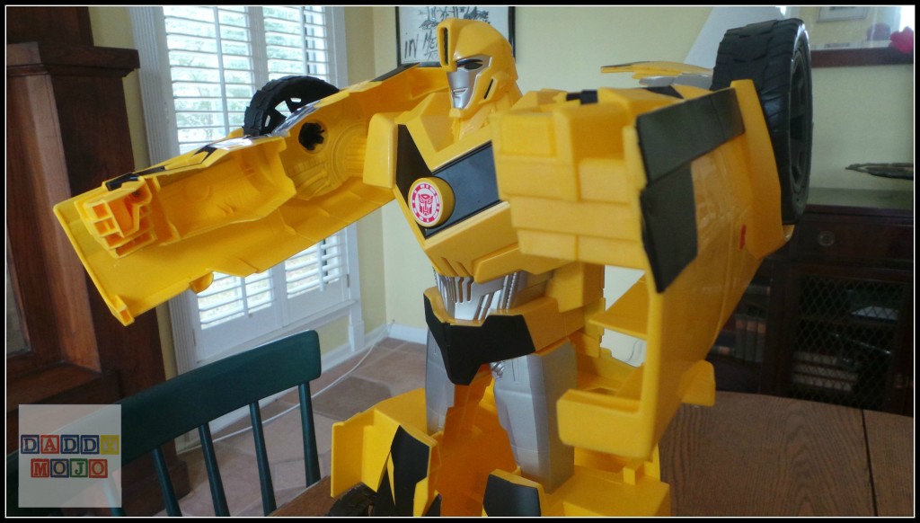 Transformers Robots In Disguise Super Bumblebee is BIG toy play