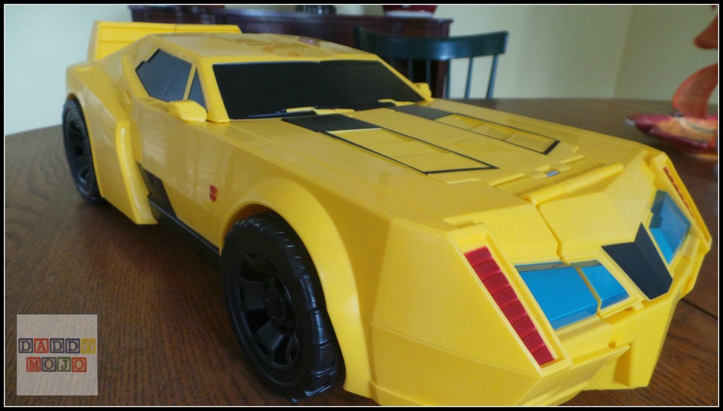 Transformers Robots In Disguise Super Bumblebee is BIG toy play