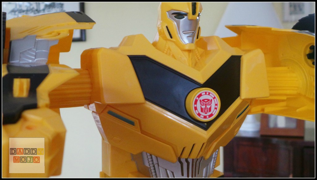 Transformers Robots In Disguise Super Bumblebee is BIG toy play